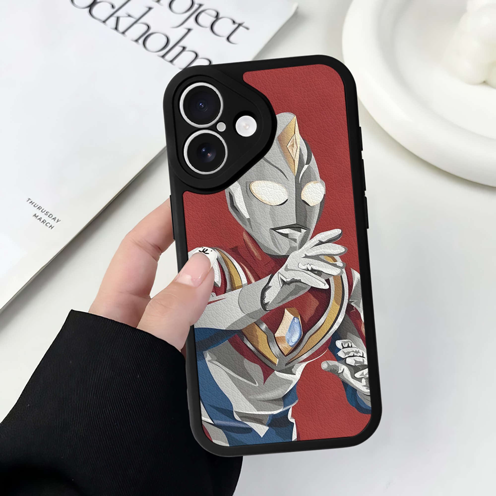 （画像用） ウルトラマン Ultraman 【iPhone 16シリーズ対応】シリコンスマホケース（レザー調） 材質：シリコン